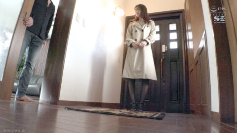 下着にコートだけ羽織らせて 辱め SM調教する AV 画像。コートの下は下着だけエロ画像 | 河北彩伽 河北彩花 |